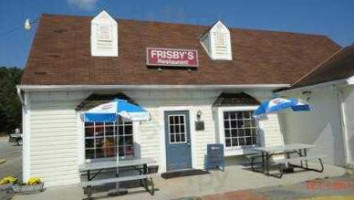 Frisbys outside