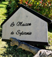 La Maison De Sylvanie outside