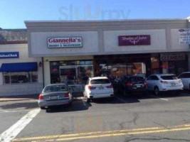 Giannella's Italian Delicatessen Bakery outside