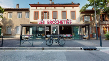 Les Brochettes outside