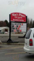 Mac's Place outside