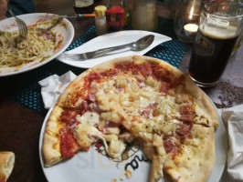 Pizzeria Italia food