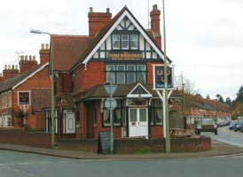 The Three Horseshoes outside