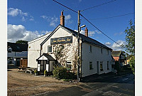 The New Fountain Inn outside