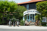 La Maison du Bassin outside