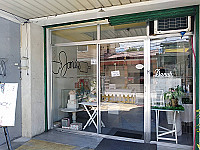 Jamie's Cakery & Kitchen outside