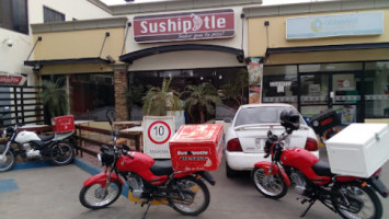 Sushipotle outside