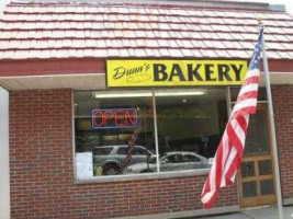 Dunn's Bakery outside