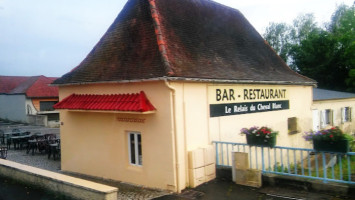 Relais Du Cheval Blanc outside