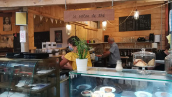 Les Halles De Dahouet inside