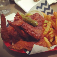 Belle's Hot Chicken food