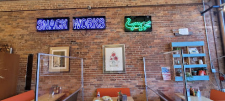 Snack Works Smoothie Café Bodega food