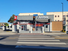 Jollibee outside