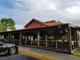 Hooters outside