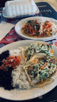 Wahoo's Fish Tacos food