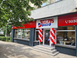 Jerry's Pizza Ploiești outside