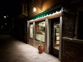 Trattoria Alle Due Gondolette inside