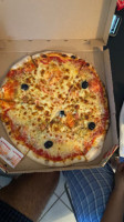 Pizza De La Plaine food