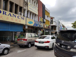 Wang Rice Bà Wáng Fàn Taman Pelangi outside