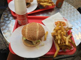 Les Tontons Burgers food