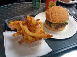 Les Tontons Burgers food