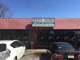 Papa Luigi's outside