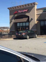 Pizza Hut outside