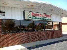 Rocco's Pizza outside