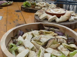 Sous Les Branches food