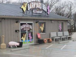 Barnyard Bbq outside