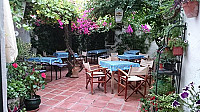 El Patio Aleman inside