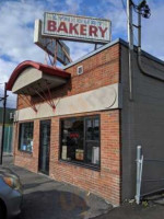 Lyncourt Bakery outside