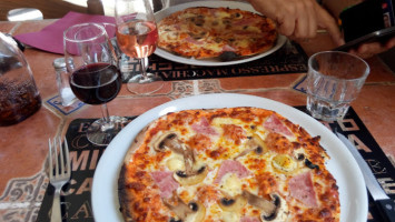 Pizzeria La Stazione food