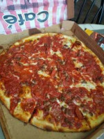 Karvelas Pizza Lagrange food