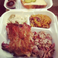 Henry's Smokehouse food