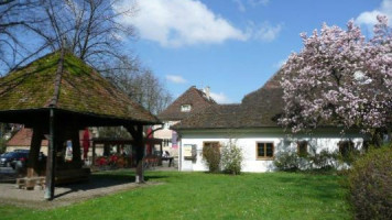 Weinbrunnen Staufen food