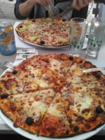 Tutti Pizza food