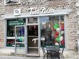 Tutti Pizza food