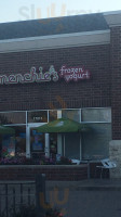 Menchie's Frozen Yogurt outside