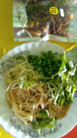 Mueang Daeng Vegan Food เหมืองแดงอาหารเจ outside