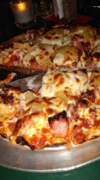 Mama Nitaas Pizza food