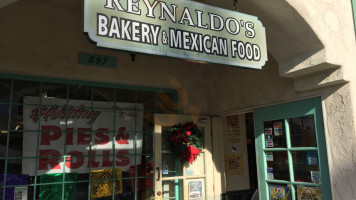 Reynaldo's Mexican Bakery outside