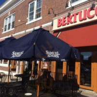 Bertucci's Brick Oven Pizzeria outside