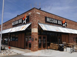 Mission Bbq inside