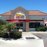 In-n-out Burger outside