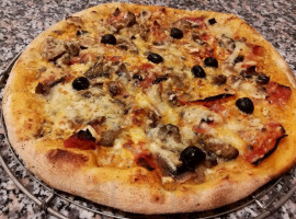 Pizza Les Pins food