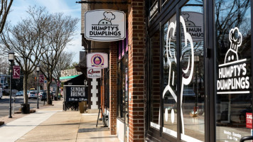 Humpty's Dumplings outside