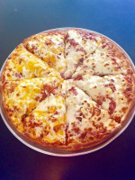 Vern's Pizza food