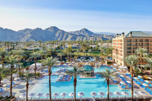 Renaissance Indian Wells Resort outside