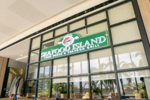 Blackbeard's Seafood Island outside